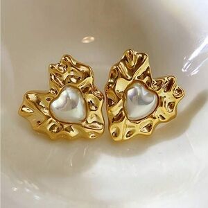 BRAND NEW💖vintage style textured Gold Heart Earrings
